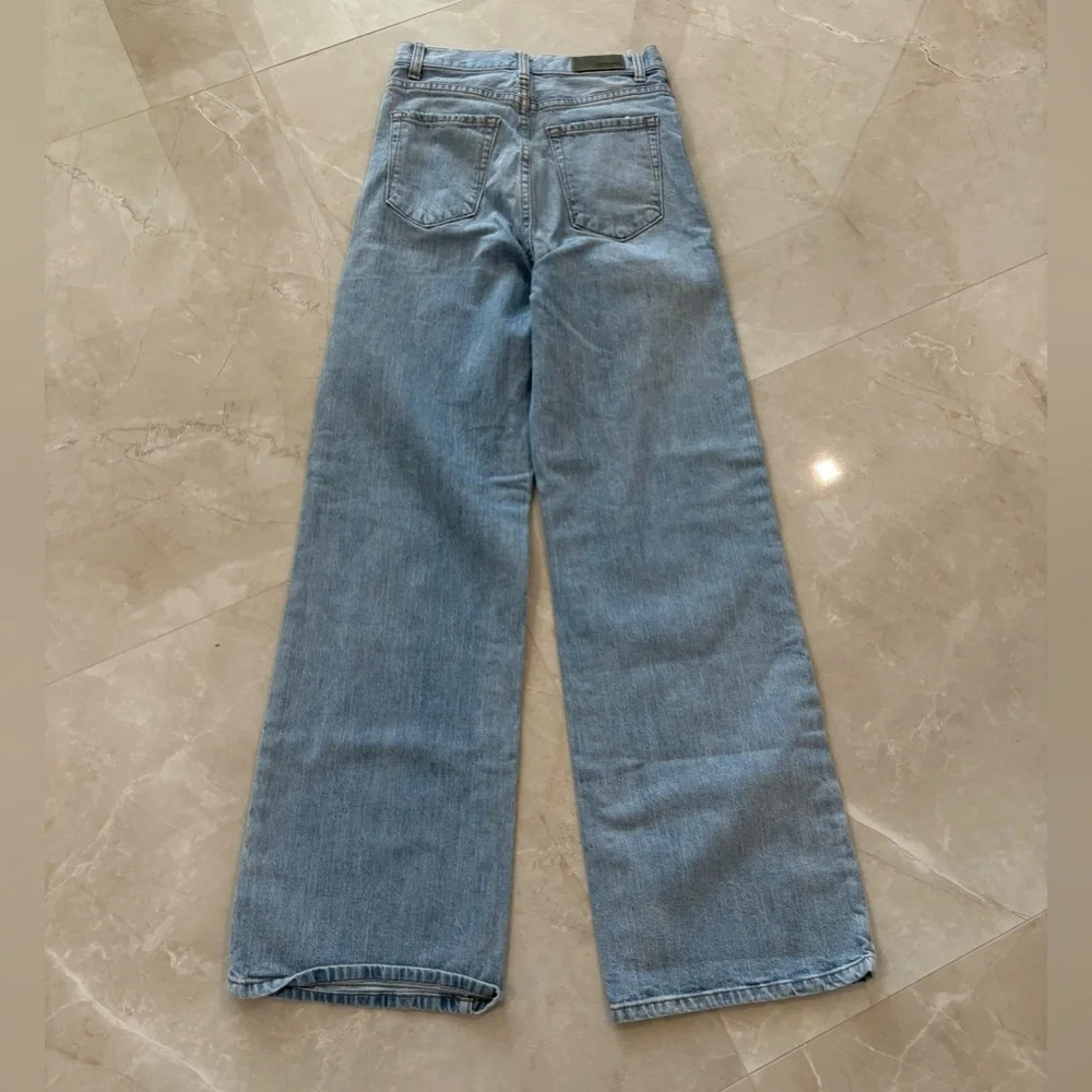 CARMAR Distressed High-Rise Boyfriend Jeans Light Wash Size 24 Wide Leg 5 Pocket - Picture 2 of 10